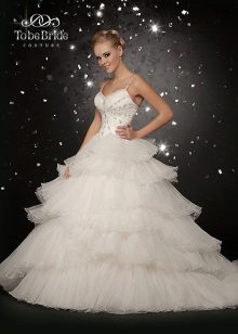 Gaun pengantin dengan skirt bertingkat dari To Be Bride 2011