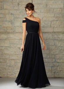 Fekete estélyi ruha egy vállon a nők számára 40 év