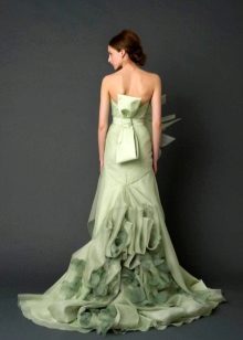 Šviesiai žalios vestuvių suknelė