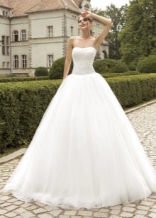 Великолепна многопластова сватбена рокля