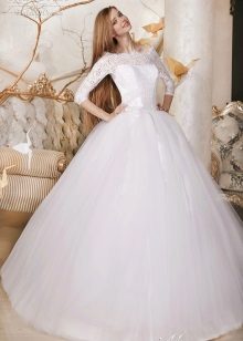 Vestuvių suknelė puikiai uždaryta iš kolekcijos „Pavasario kvėpavimas“