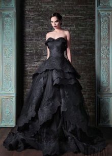 Fekete csipke gyönyörű esküvői ruha