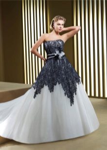 gaun pengantin dengan renda hitam