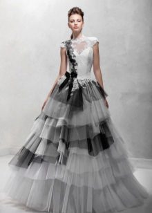 Vestuvinė suknelė su juoda frill