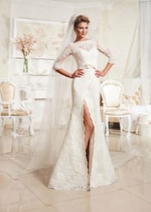 Vestido de novia de la colección Just love de Eva Utkina con una abertura.