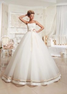 فستان زفاف رائع من مجموعة جست لوف