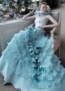 Blue wedding dress na may frill