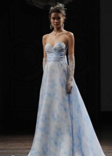 Gaun pengantin dengan perceraian biru
