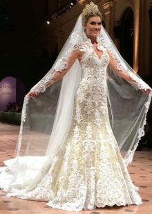 فستان الزفاف الأبيض في النمط الروسي