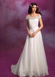 Vestido de novia de la colección SONESTA con encaje.