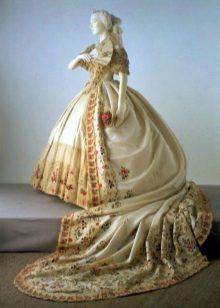 Vestido de noiva com antiguidade de bordado