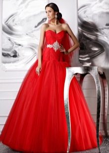 שמלת חתונה אדומה עם רכבת צללית
