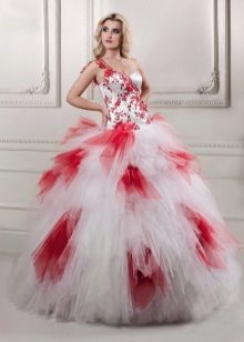 Magnífico vestido de novia blanco y rojo.