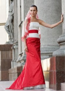 Vestuvių suknelė su raudonu sijonu