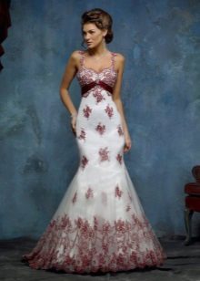 Sirène avec robe de mariée en dentelle rouge