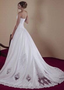A-line Wedding Dress na may Lace Train