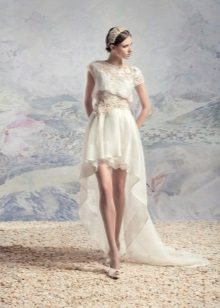 Сватбена рокля къса отпред с дълъг връх с дантела