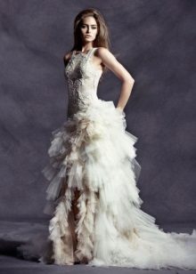 Extravagantní svatební šaty