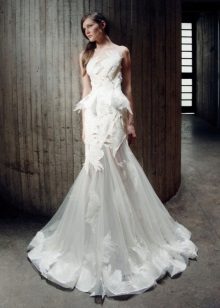 فستان زفاف مع تشمس