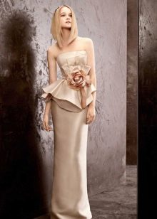 Gaun pengantin yang elegan dengan tali pinggang