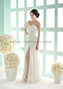 Сватбена рокля с цепка от Василкова