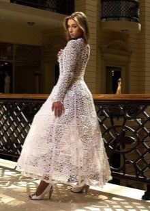 Magnifico abito da sposa all'uncinetto lavorato a maglia