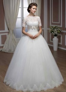 Диамантената сватбена рокля от Hadassa затворена