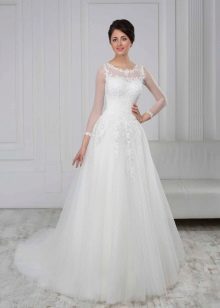 Gaun pengantin dari koleksi putih yang subur