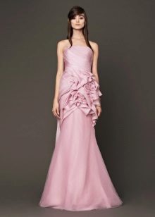 Vera Wangas iš tiesios violetinės vestuvių suknelės