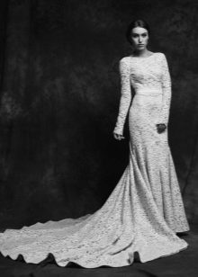 Gaun pengantin oleh Anne-Mariee dari koleksi 2015 dengan kereta api