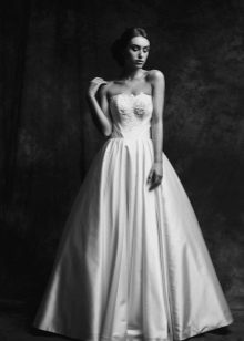 Vestuvinė suknelė iš Anne-Mariee nuo 2015 m. Kolekcijos