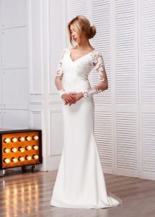 Gaun pengantin dari Anne-Mariee dari koleksi 2016 dengan garis leher yang dalam