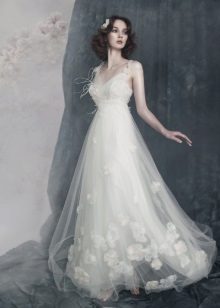 vacker vit brudklänning