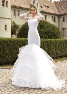 Gaun pengantin duyung putih dengan rok yang lembut