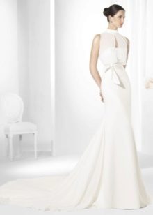 Gaun perkahwinan putih dengan armhole Amerika