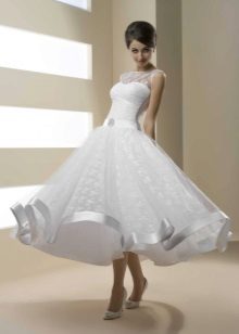 Gaun pengantin yang cantik warna porselin