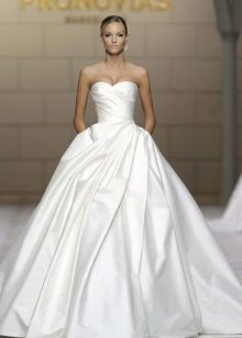 Long A-Silhouette Wedding Dress