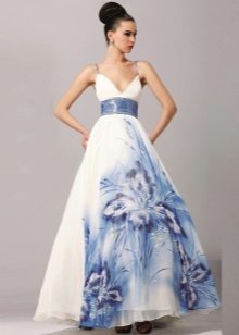 Baltoji vestuvių suknelė su mėlynu modeliu
