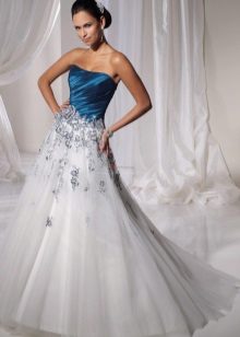 Gaun perkahwinan putih dengan korset biru