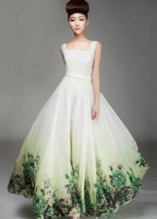 Бяла сватбена рокля с зелен шарка
