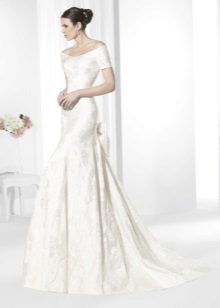 שמלת החתונה של פראנק סראביה עם כתפיים מורמות