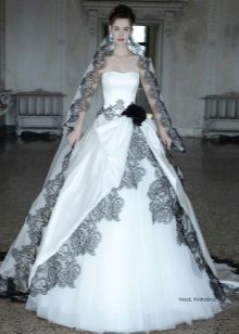 Bröllopsklänning från Atelier Aimee magnifik med svart spets