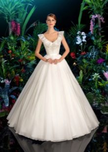 Gaun pengantin dengan pinggang yang rendah