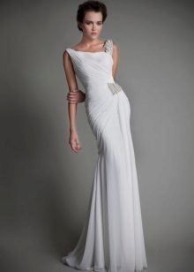 Gaun pengantin dengan asimetri