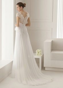 Класическа сватбена рокля със затворена гръб
