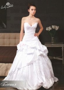 Svatební šaty z Lady White je A-silueta kolekce lásky