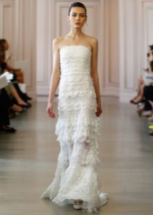Gaun pengantin dari Oscar de la Renta dengan gaya gipsi