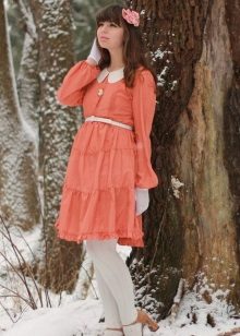 Oranžinė suknelė su balta spalva