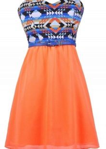 Blå med oransje kjole