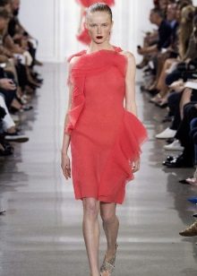 فستان شيفون وردي مع زخرفة